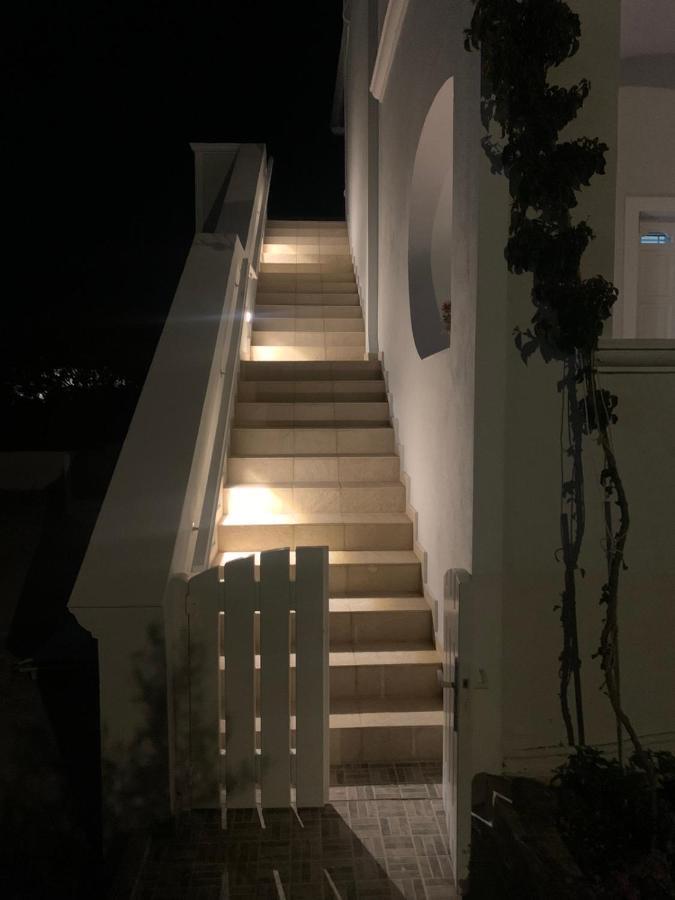 Veldi Art - Kamari Beach Apartment Тира Экстерьер фото