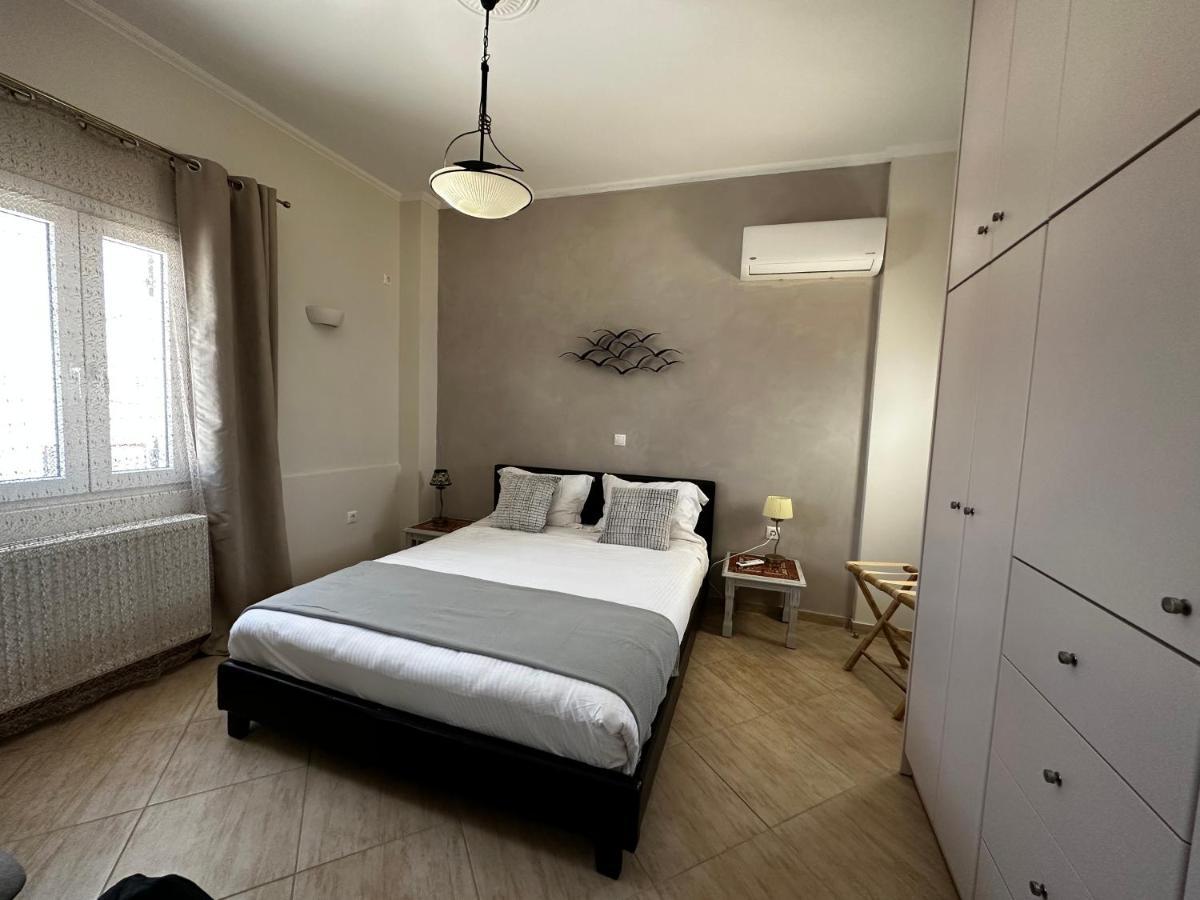 Veldi Art - Kamari Beach Apartment Тира Экстерьер фото