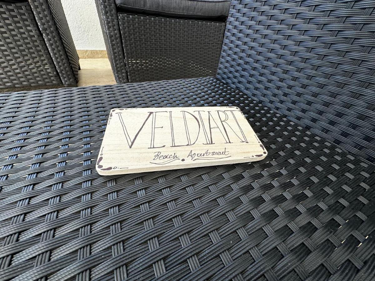 Veldi Art - Kamari Beach Apartment Тира Экстерьер фото