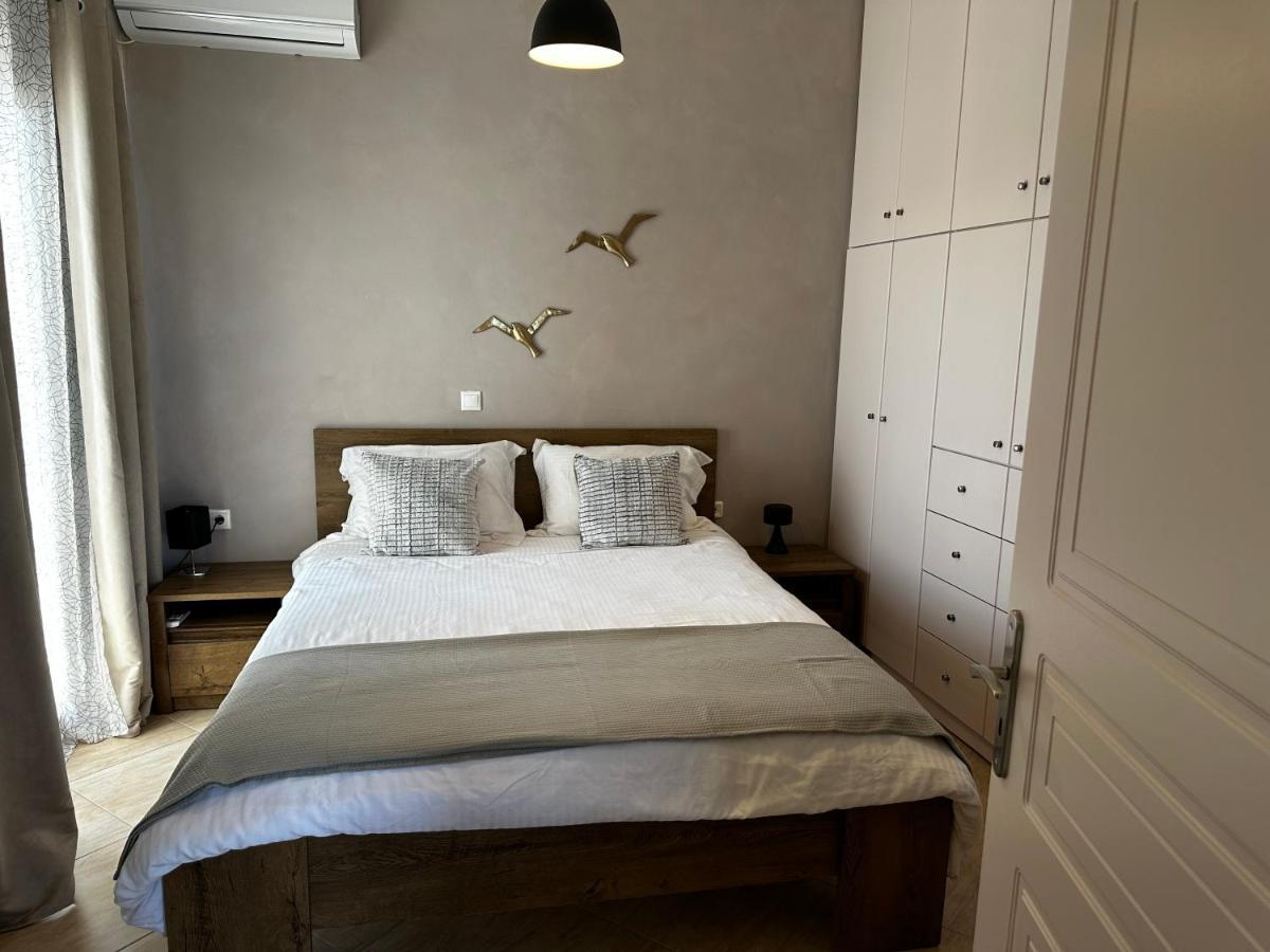 Veldi Art - Kamari Beach Apartment Тира Экстерьер фото